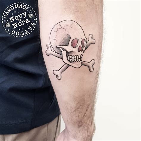 old skulls tattoo|traditional skull and crossbones tattoo.